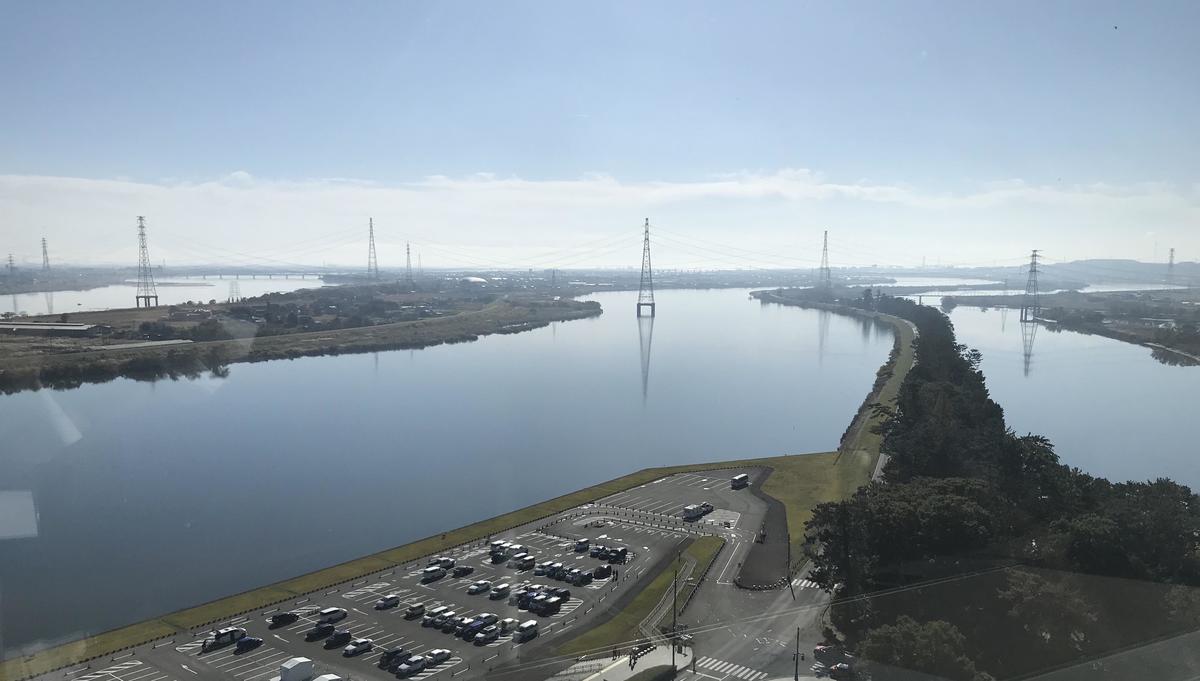 The Kiso Three Rivers viewed from the Kiso Sansen Park Center; Senbon Matsubara, created in the Horeki Chisui river improvement works, separates the Nagara (center) and Ibi (right) Rivers. The Kiso River can be seen on the left.