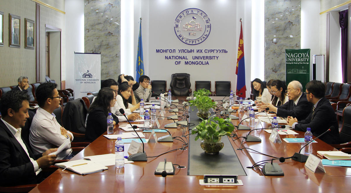 In addition to young researchers from Mongolia’s top universities and research institutions, Designated Lecturer Atsushi Nishizawa from Meidai’s Institute for Advanced Research and Associate Professor Ryohei Sasano from the Graduate School of Informatics