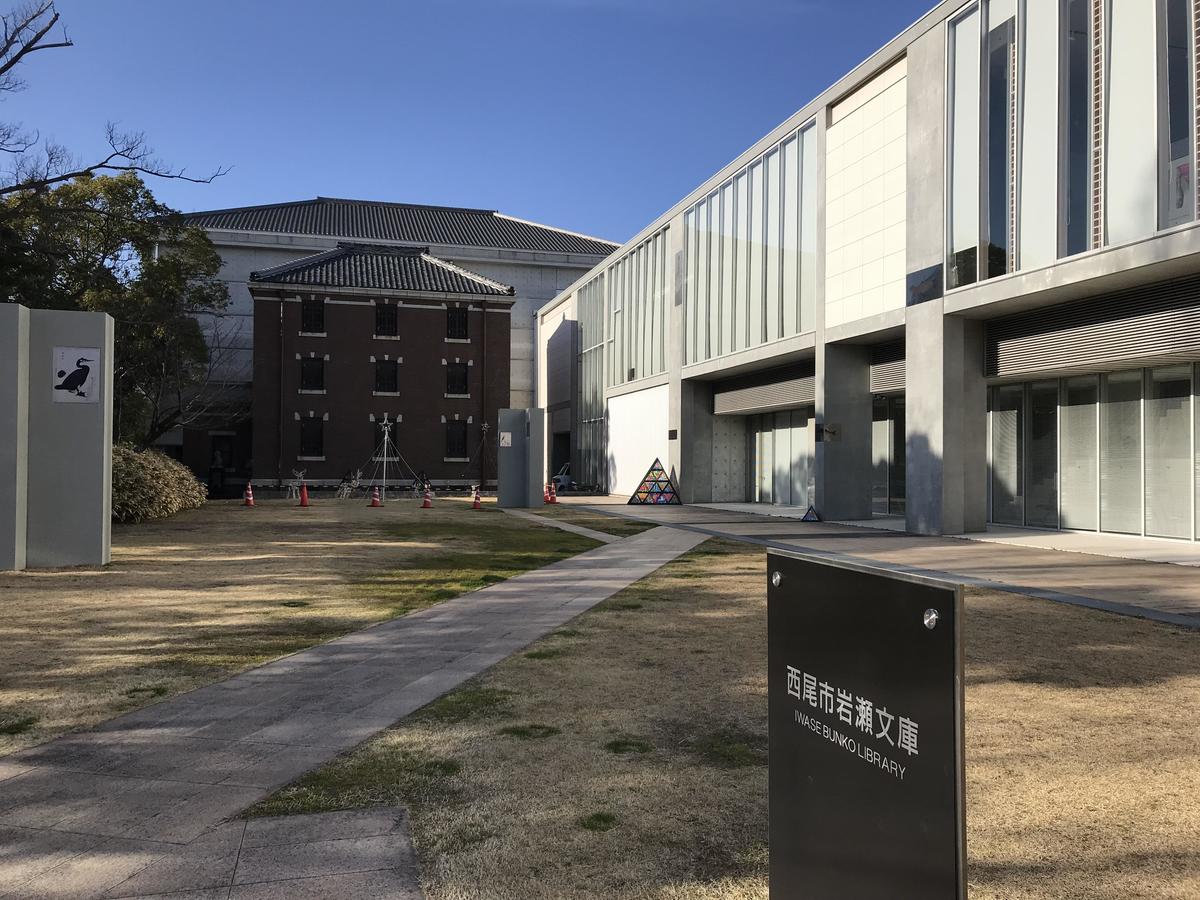 On the right is the main building of Iwase Bunko Library, and the brown building in the center is the former archive