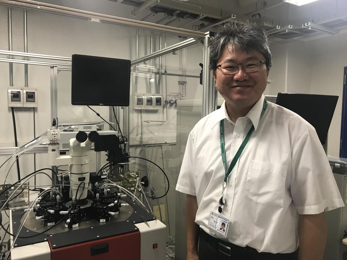 C-TEFs director Jun Suda has moved away from home to be at Meidai. On weekdays he immerses himself in work, and on weekends he returns home to spend precious time with family.