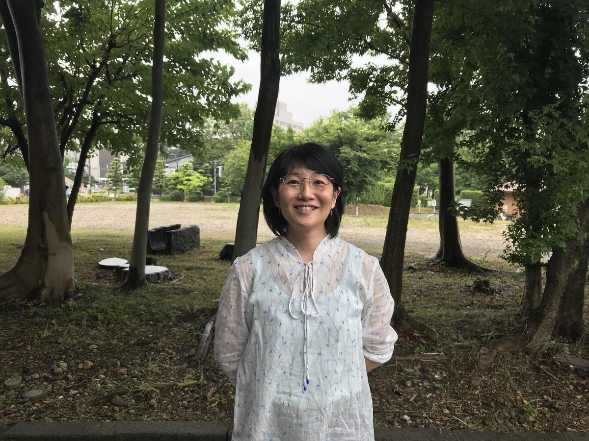 “You find something different than predicted, and then think, ‘Why?’ Then you connect it further to universal rules. That is the epitome of research,” says Associate Professor Sachiko Nishida.