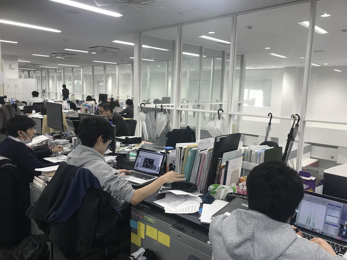 Mixed Lab with desks lined up for researchers from different fields