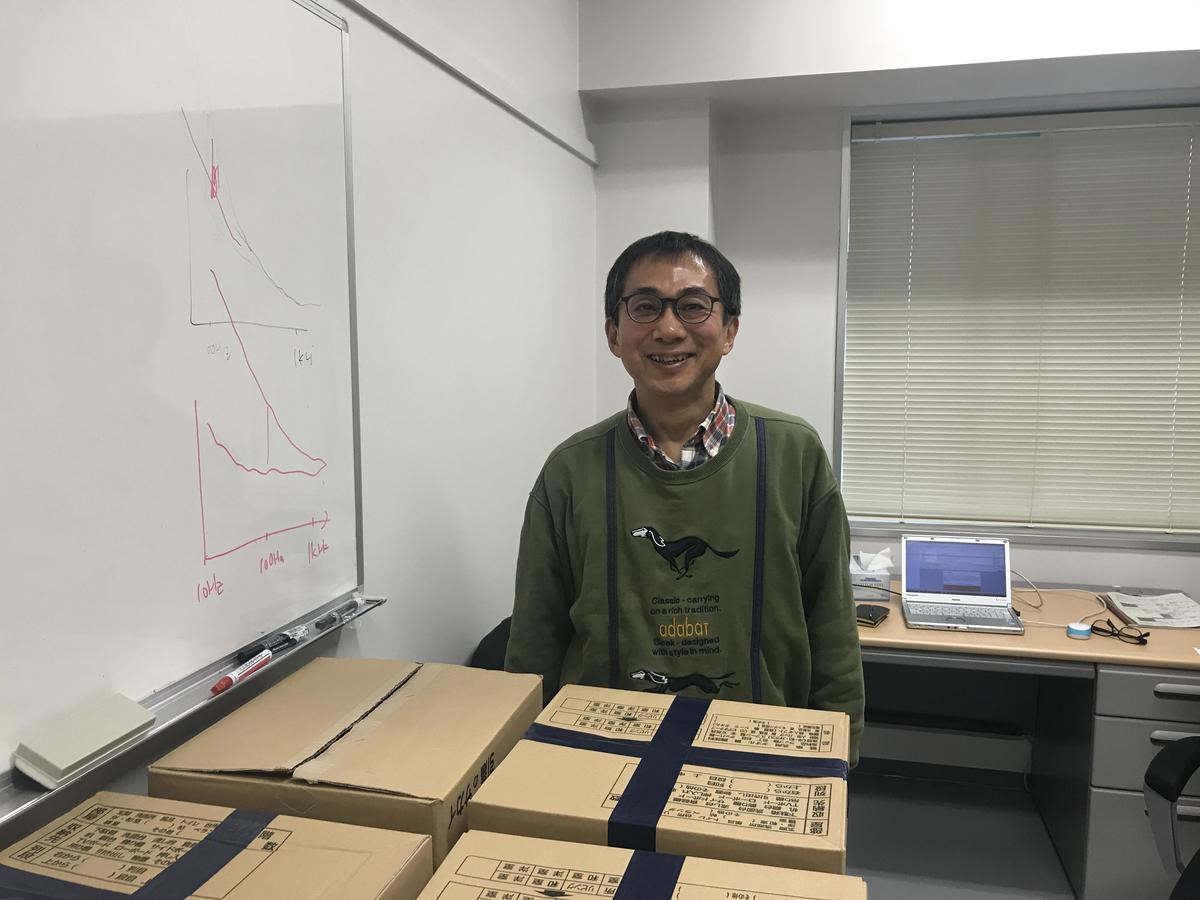 Professor Seiji Kawamura in his laboratory