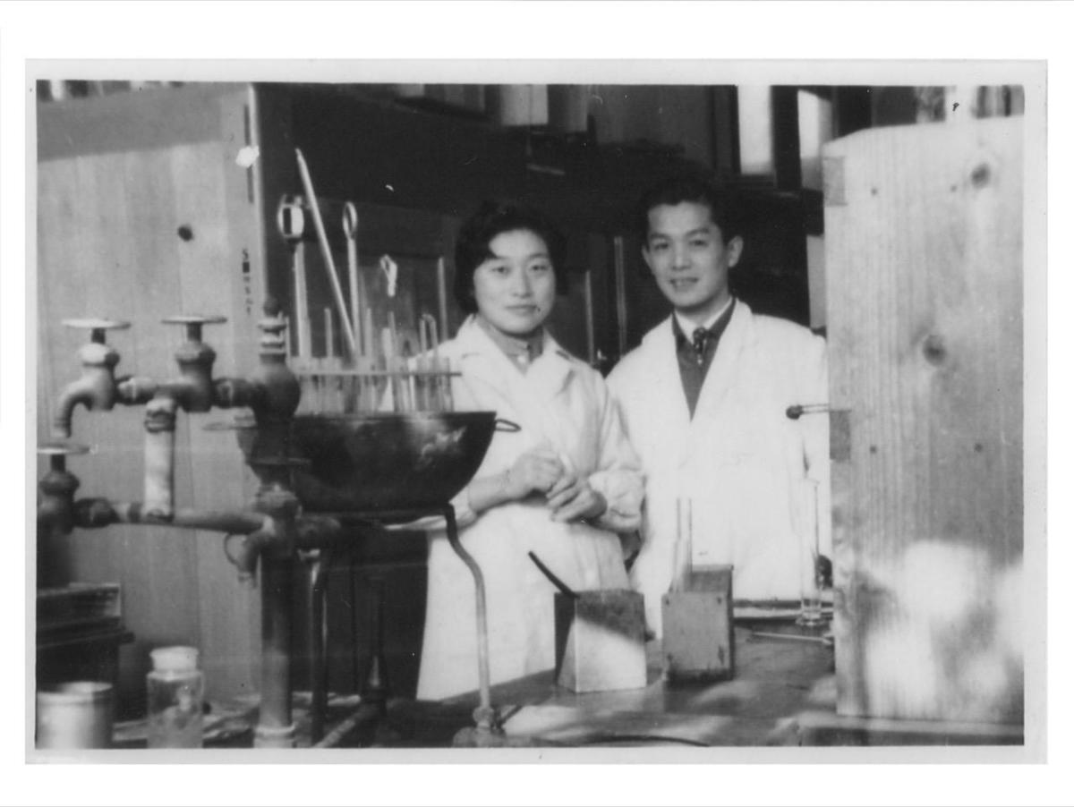 Reiji and Tsuneko Okazaki in their laboratory, before they went to the US to study. They always did research together