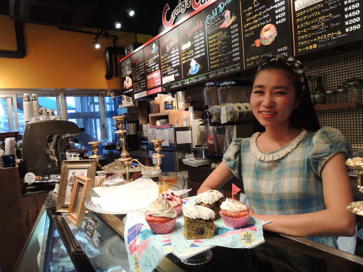 Eriko Ito, Always smiling at the cafe counter