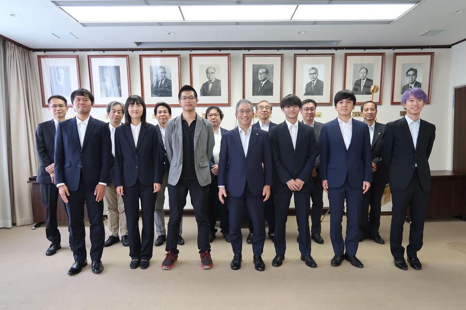 The prize winners (front row) with President Sugiyama (center) and the awarding committee and heads of schools (back row)
