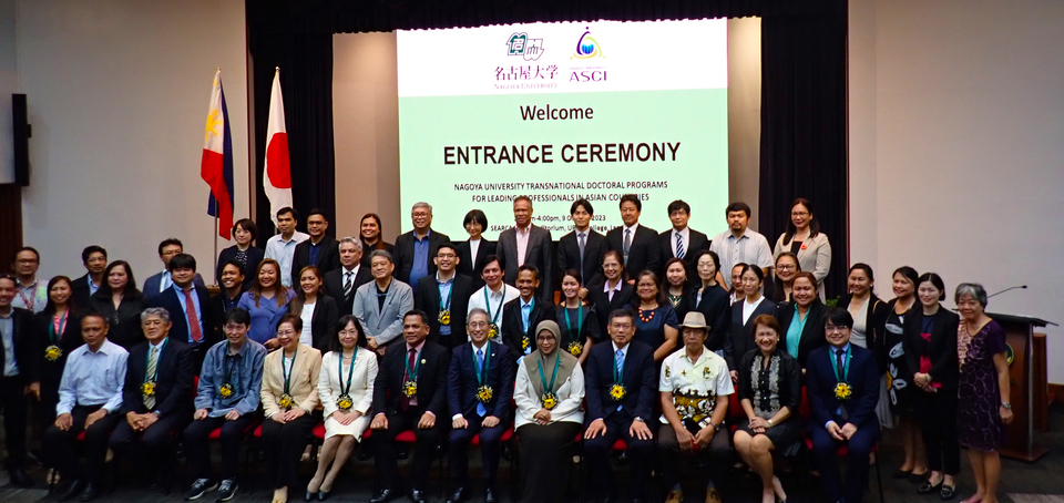 Group photo of speakers, students, and attendees. Photo by the International Communications Office.