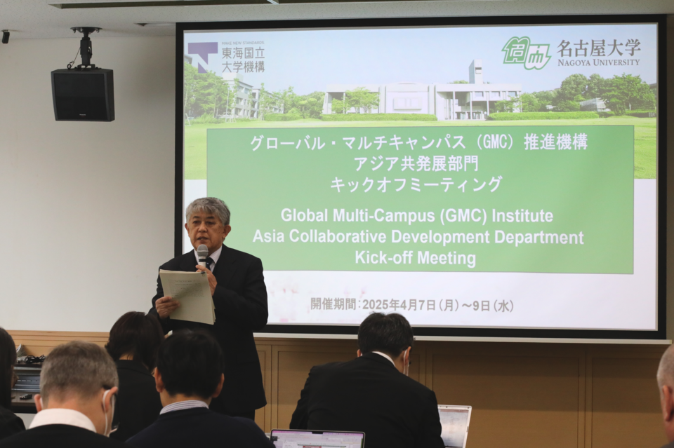 Director Yamauchi welcomes the overseas directors and introduces the new department