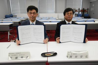 NU Trustee Takahashi and KEK Executive Director Okada after the ceremony