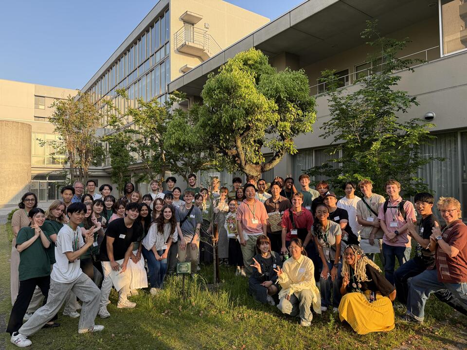 Commemorative photo in front of the dogwood tree planted at the 40th anniversary celebration of the Nagoya University-North Carolina State University partnership