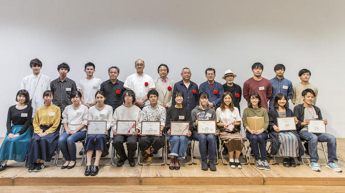 Prize winners, etc. (Photo provided by the Wood House Design Grand Prix office)