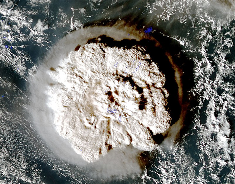 Fig. 1: The giant ash cloud that erupted from Hunga Tonga–Hunga Ha'apai, taken by the Himawari-8 satellite (Credit: EyePress News/Shutterstock)
