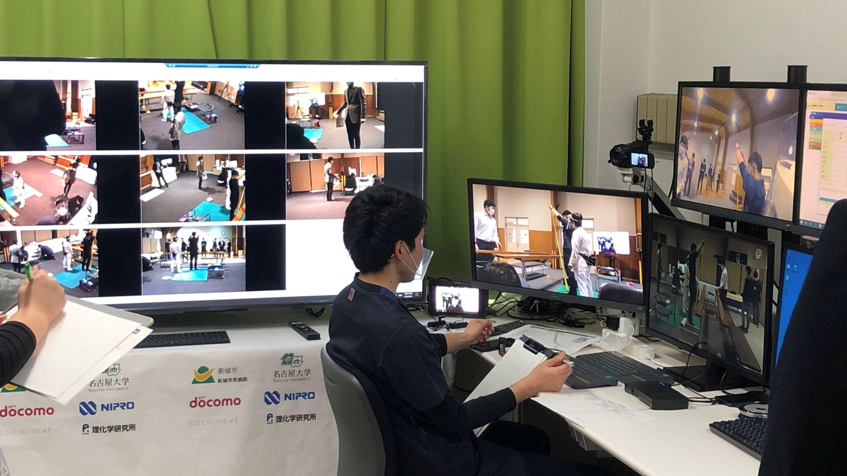A physical therapist is conducting a medical interview at Shinshiro municipal hospital (the core hospital)
(Credit: Masaomi Saeki)