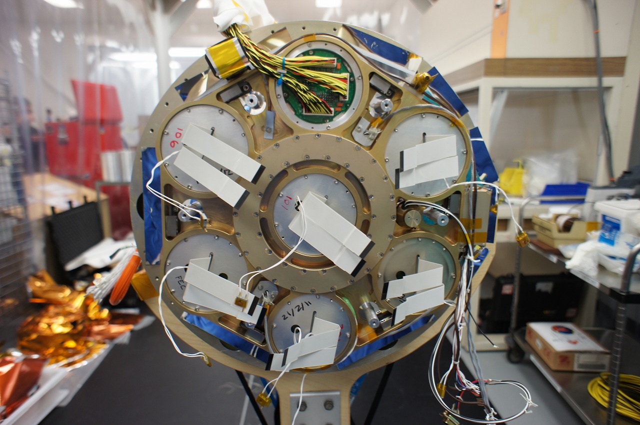 Seven detectors. One of them is a detector for observing in soft X-rays (the top one in the photo), the others are for hard X-rays. &copy; FOXSI-3 team