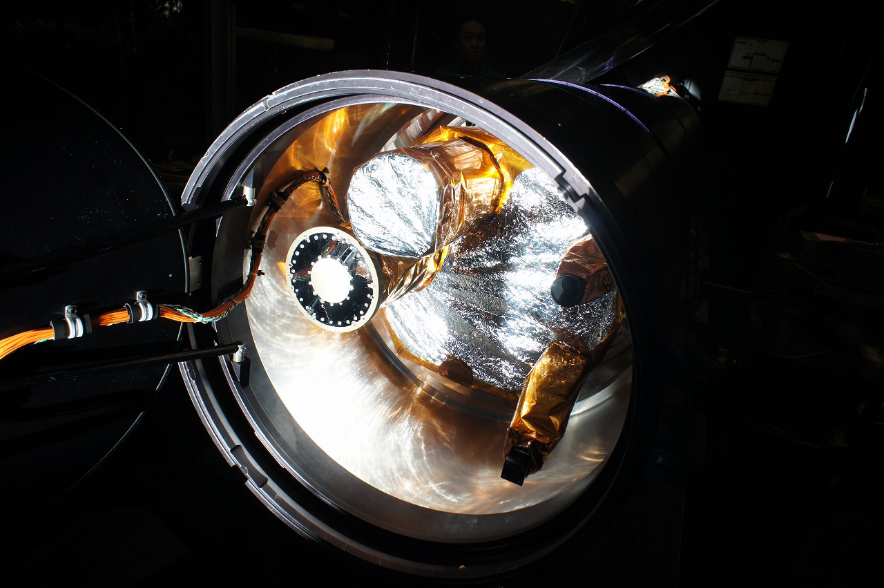 Filter blocking the visible light installed on the telescope of FOXSI-3 (The filter is shown from the direction of 9 o'clock in this photo) &copy; FOXSI-3 team
