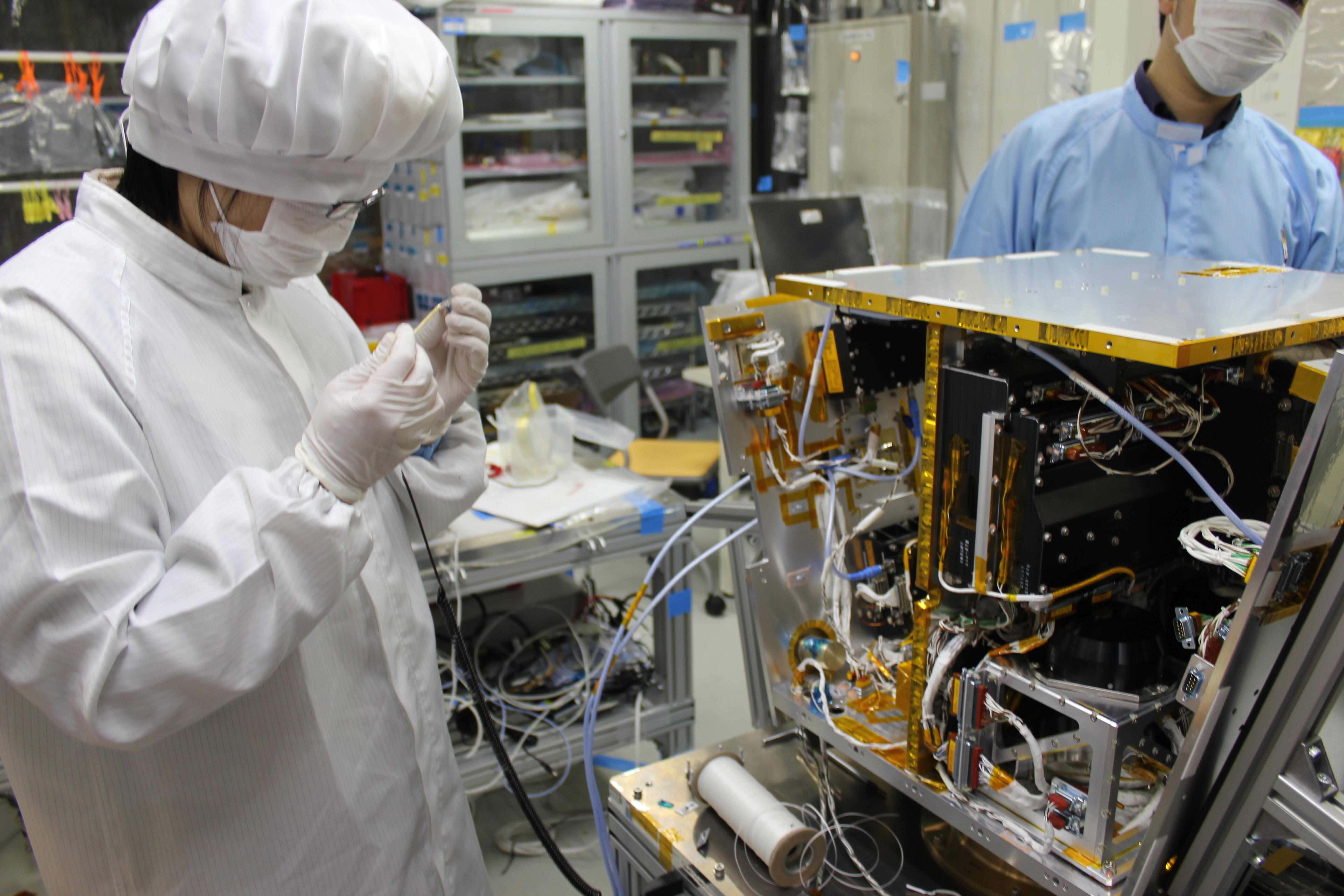 Assembling a satellite