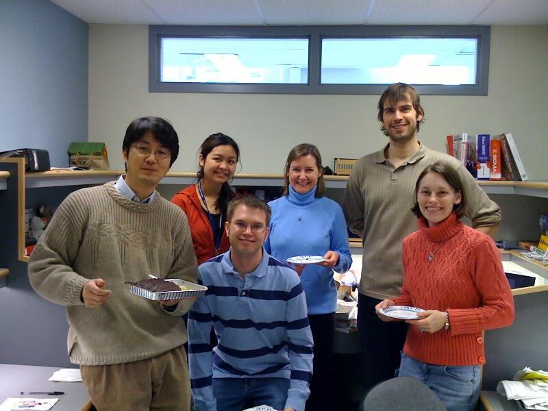 Dr. Banno (first from left) and colleagues in the lab. when he studied in US