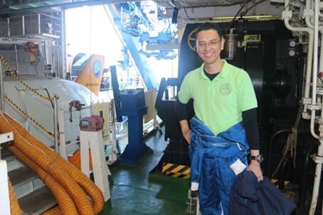 Boarding the Shinkai 6500 submersible to investigate the landward slope of the Izu-Ogasawara Trench (July 2017)