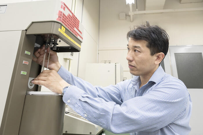 Handling equipment for nitrogen gas isotherms