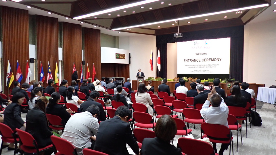 ASCI Director Dr. Akira Yamauchi speaks at the entrance ceremony for new students at the SEARCA auditorium. *(October 9, 2023)