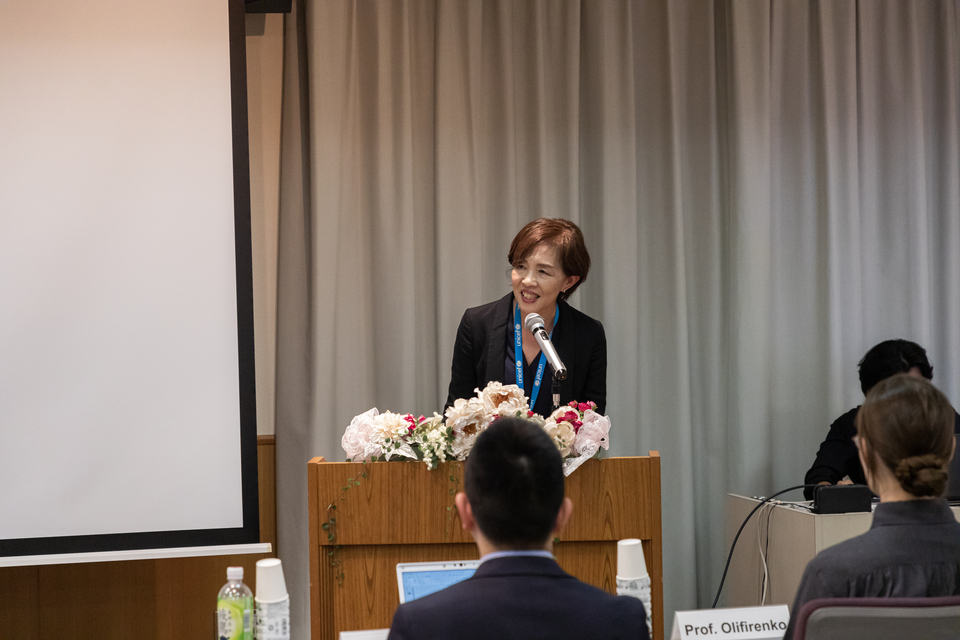 Dean of GSID, Professor Yuzuru Shimada, and Ms Sachiko Hiramitsu, Secretary General of the Aichi Association for UNICEF, giving opening addresses