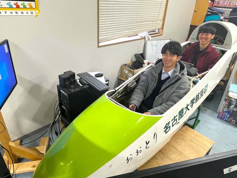 Club members Hibiki Matsui (front) and So Nakagawa (behind)