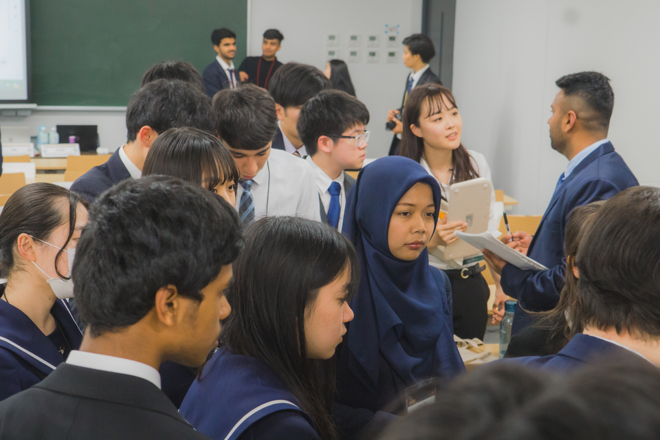 A discussion at the UNHRC Committee Session