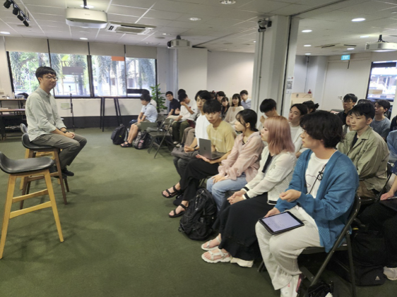 Question and answer session with an entrepreneur at NUS