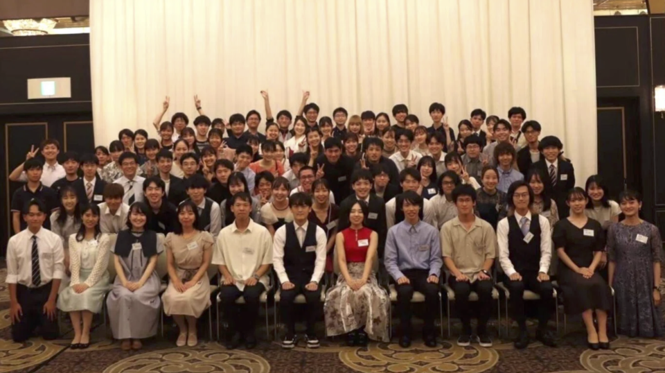  Nagoya University Piano Club (above) and with other universities' piano clubs at another inter-university event (below)