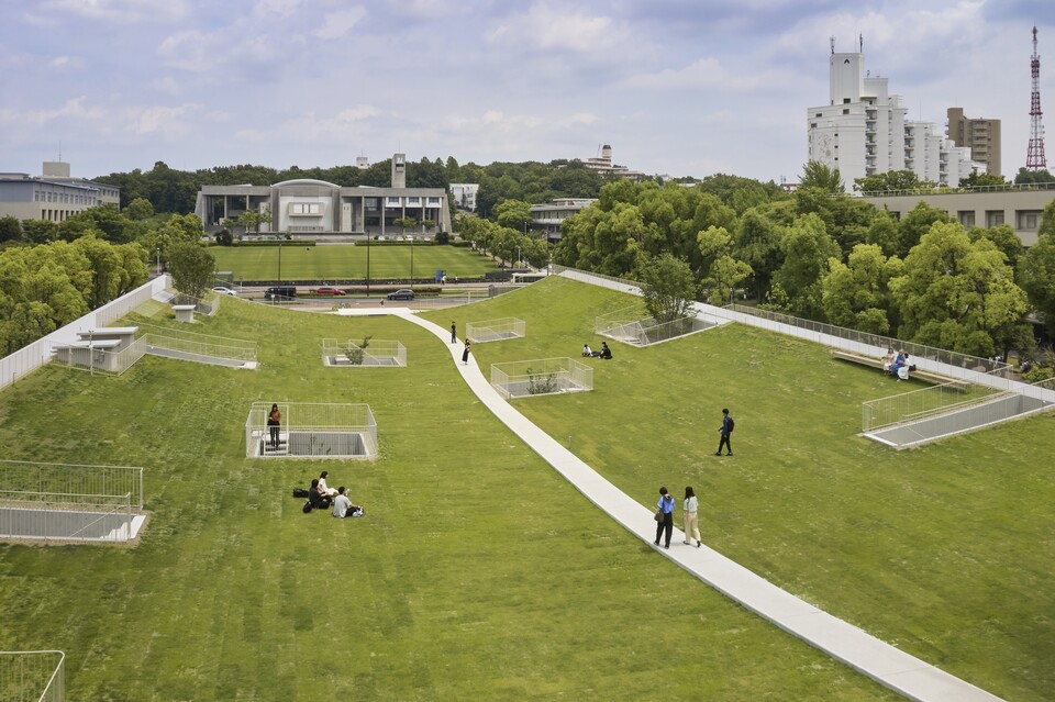 View of ComoNe’s rooftop from the Central Library side. (Image by Tomomasa Kusunose)
