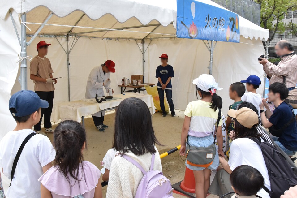 Students demonstrating experiments at the science workshop at a previous festival