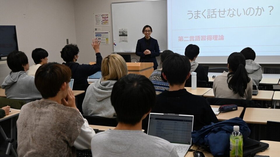 Strategies for acquiring a second language, explained based on theory