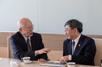 Shanghai Jiao Tong University President and Delegation Visits Nagoya Universityの画像