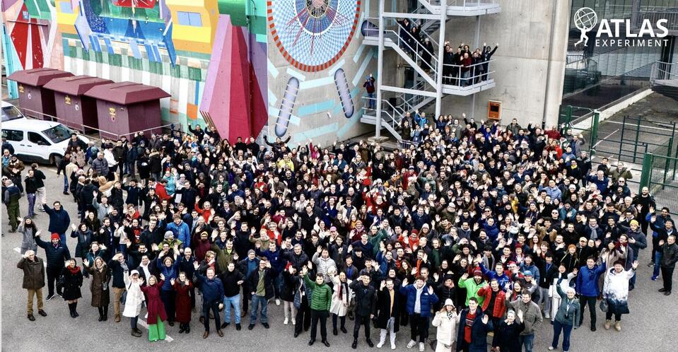 Nagoya University researchers in team awarded Breakthrough Prize for LHC experiments
