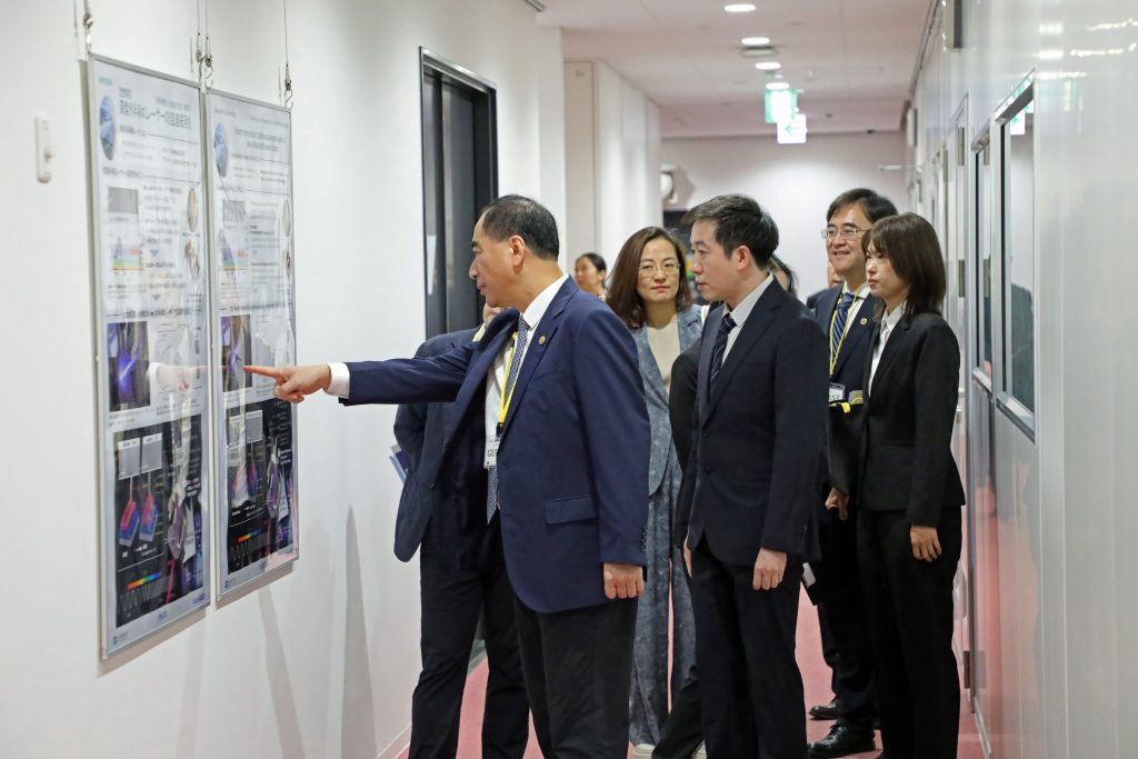 The delegation from Peking University tours research facilities at Nagoya University