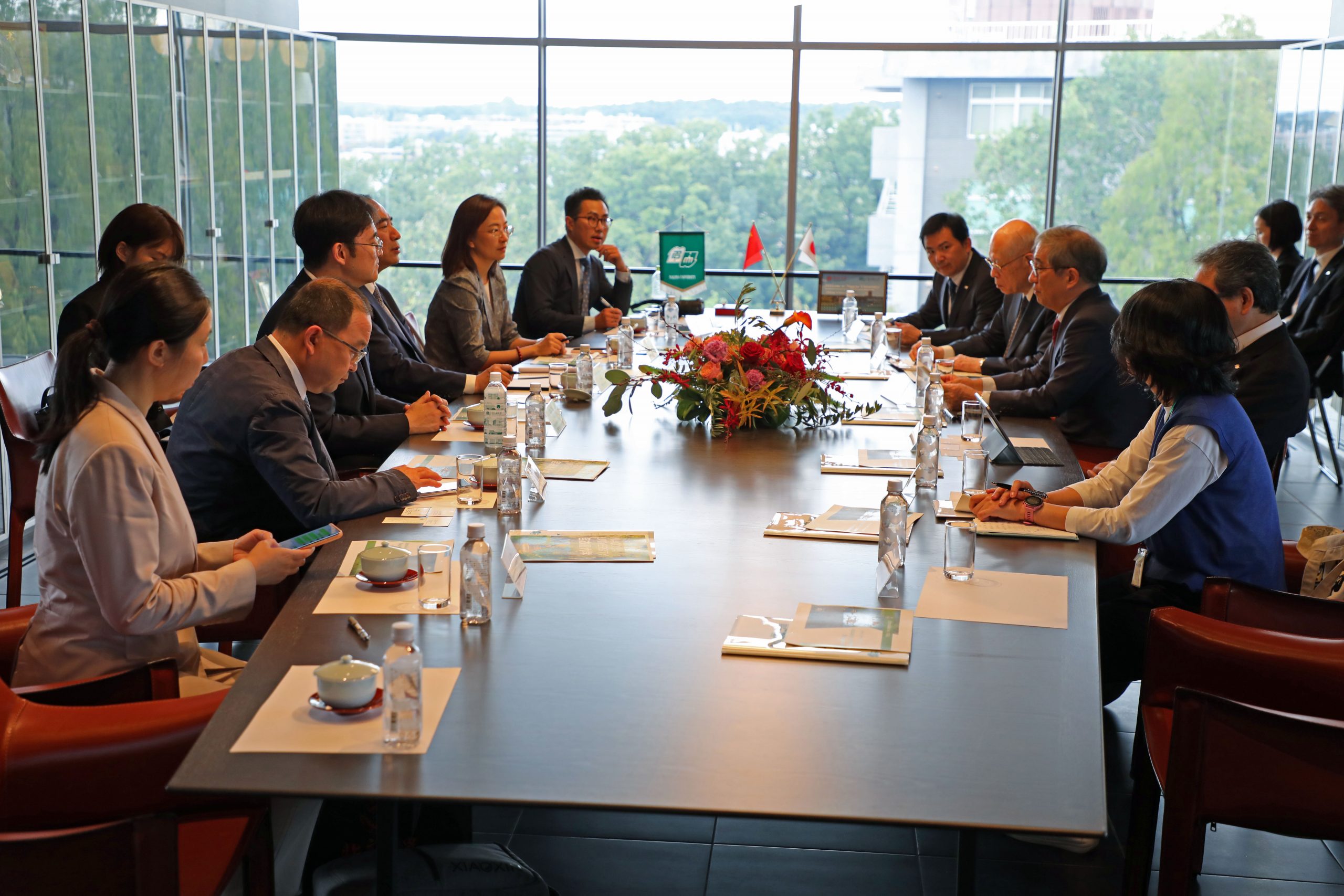 Peking University delegation meets with Nobel laureates from Nagoya University
