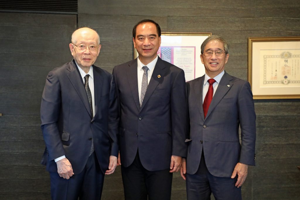 Left to right: Ryoji Noyori, Gong Qihuang, and Naoshi Sugiyama
