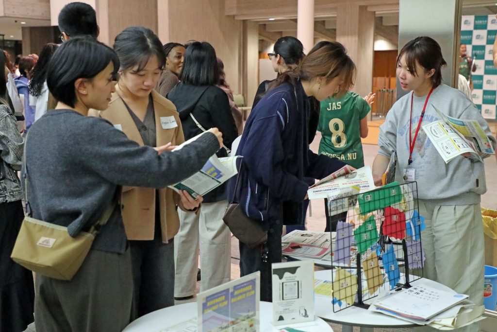 Nagoya University Advising and Counseling Services also set up a booth at the party, helping students learn about the support resources available to them