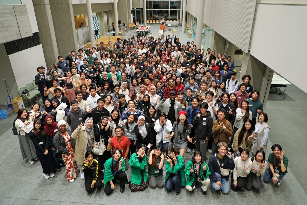 At the end of the event, all the students gathered for a photo and shouted "Nagoya!"