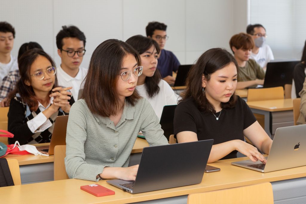 Students at the School of Law / Graduate School of Law