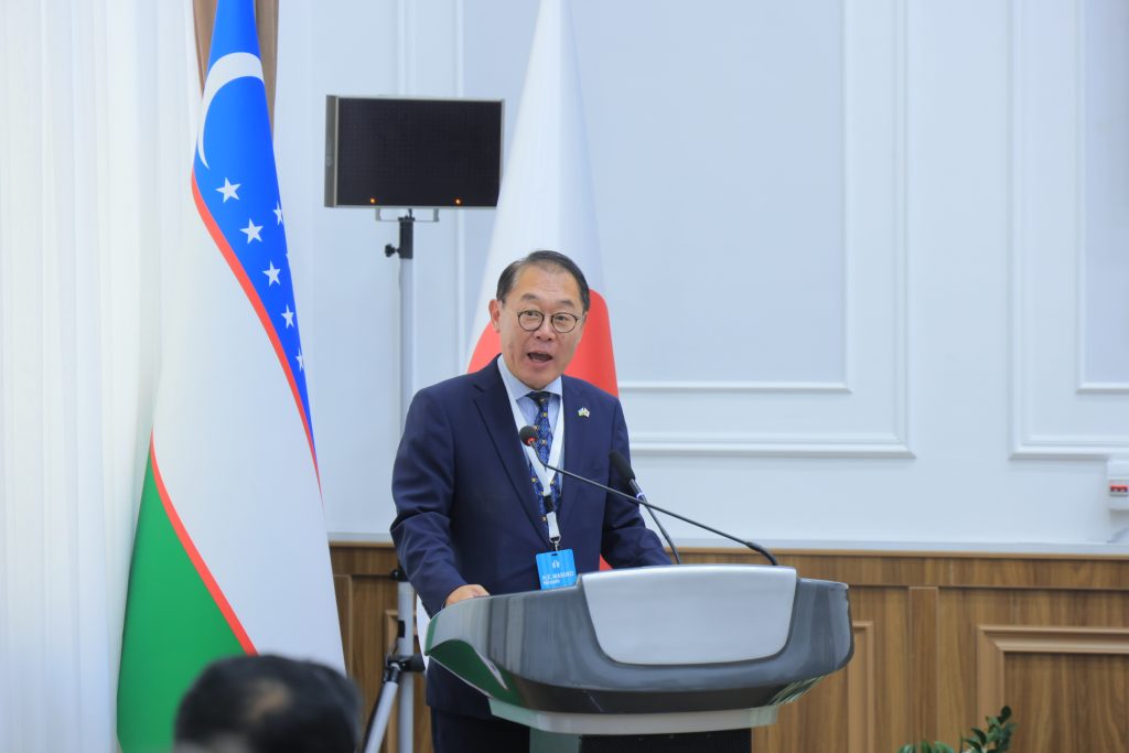 Hiroshi Masuko, Vice Minister of Education, Culture, Sports, Science and Technology (MEXT), stands at a podium and gives his opening remarks.