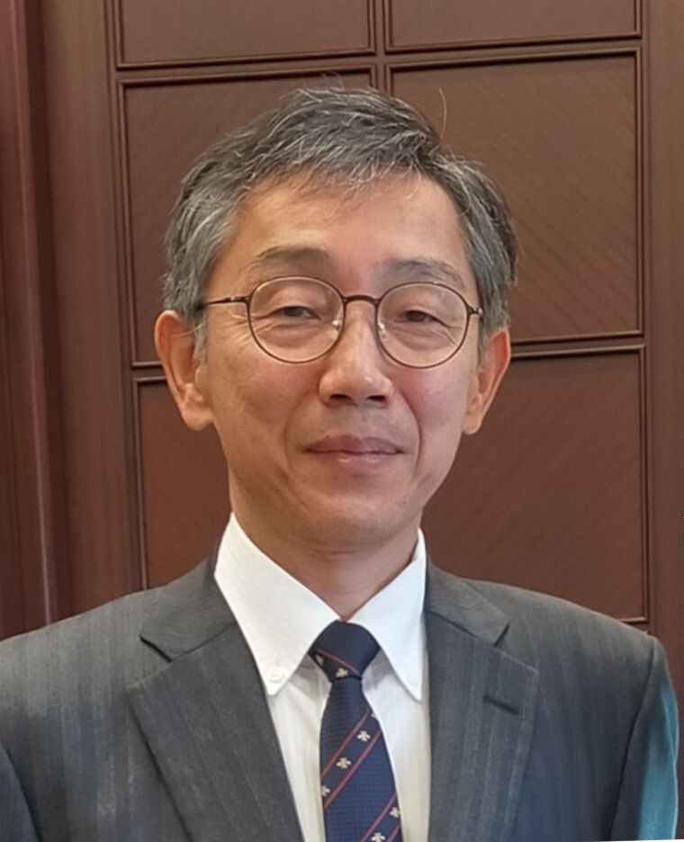 A portrait photograph of Nagoya University Professor Eiji Shamoto