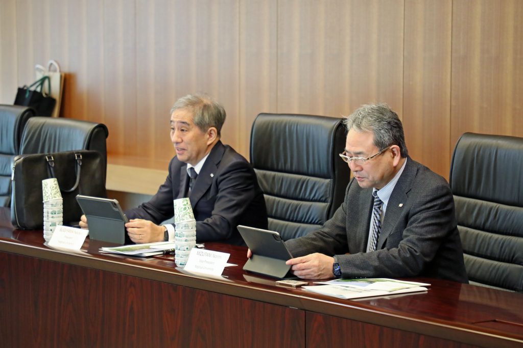 Nagoya University President Naoshi Sugiyama and Vice President Norimi Mizutani.