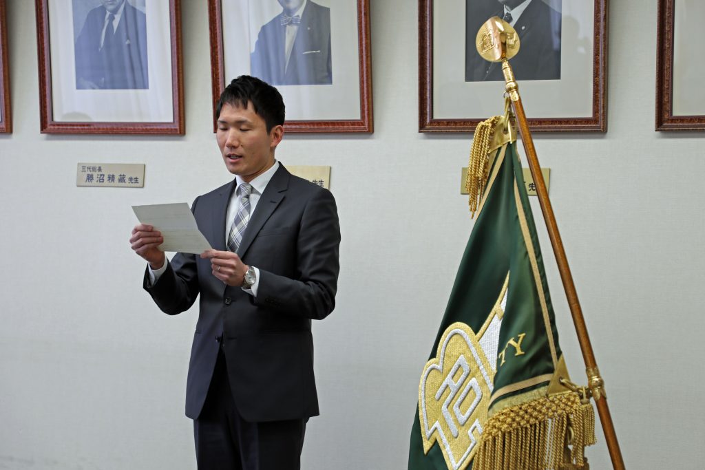 Xianwei Meng stands to give his acceptance speech.