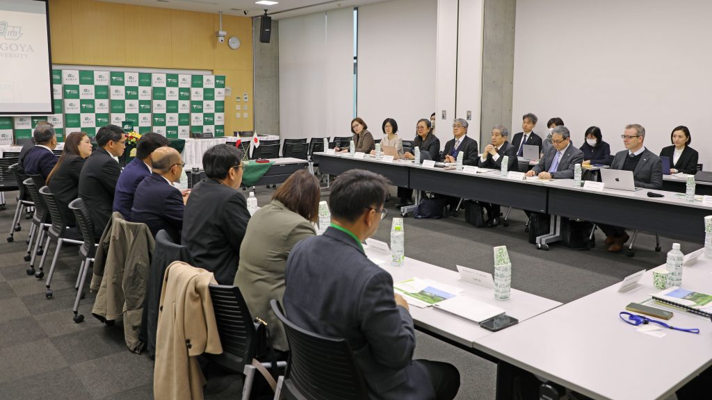 A scene from the discussions before the signing ceremony.
