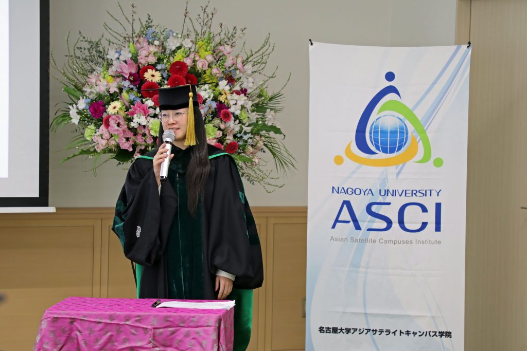 Dr. Huong Thu Duong presents her research.