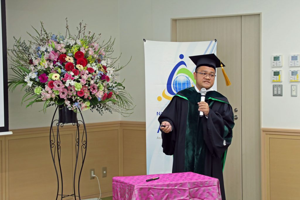 Dr. Sopheak Thav presenting his research.