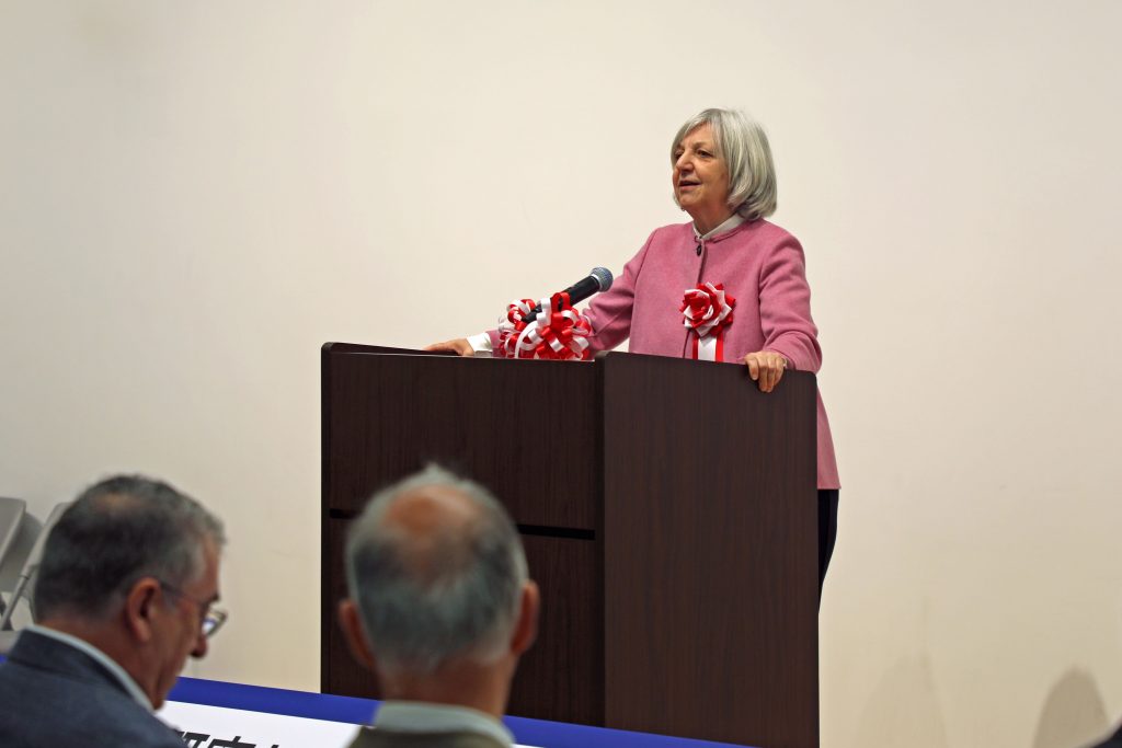 Béatrice Le Fraper du Hellen speaks at a podium during the ceremony.