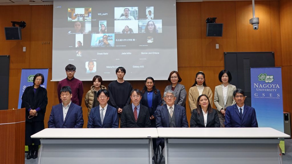 The speakers and participants during the Session 1 of the Nagoya–Philippines Workshop on Bamboo Research and Sustainability gather for a group photograph at the front of the room.