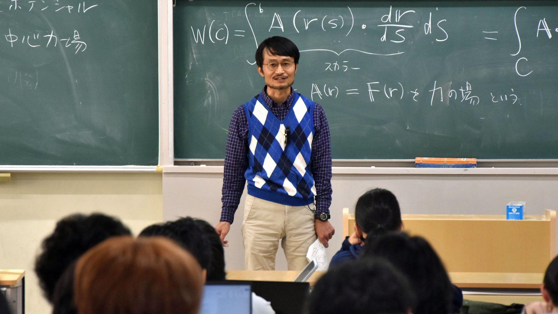 Professor Shogo Tanimura brings electromagnetism to life through handwritten notes and open-access lectures